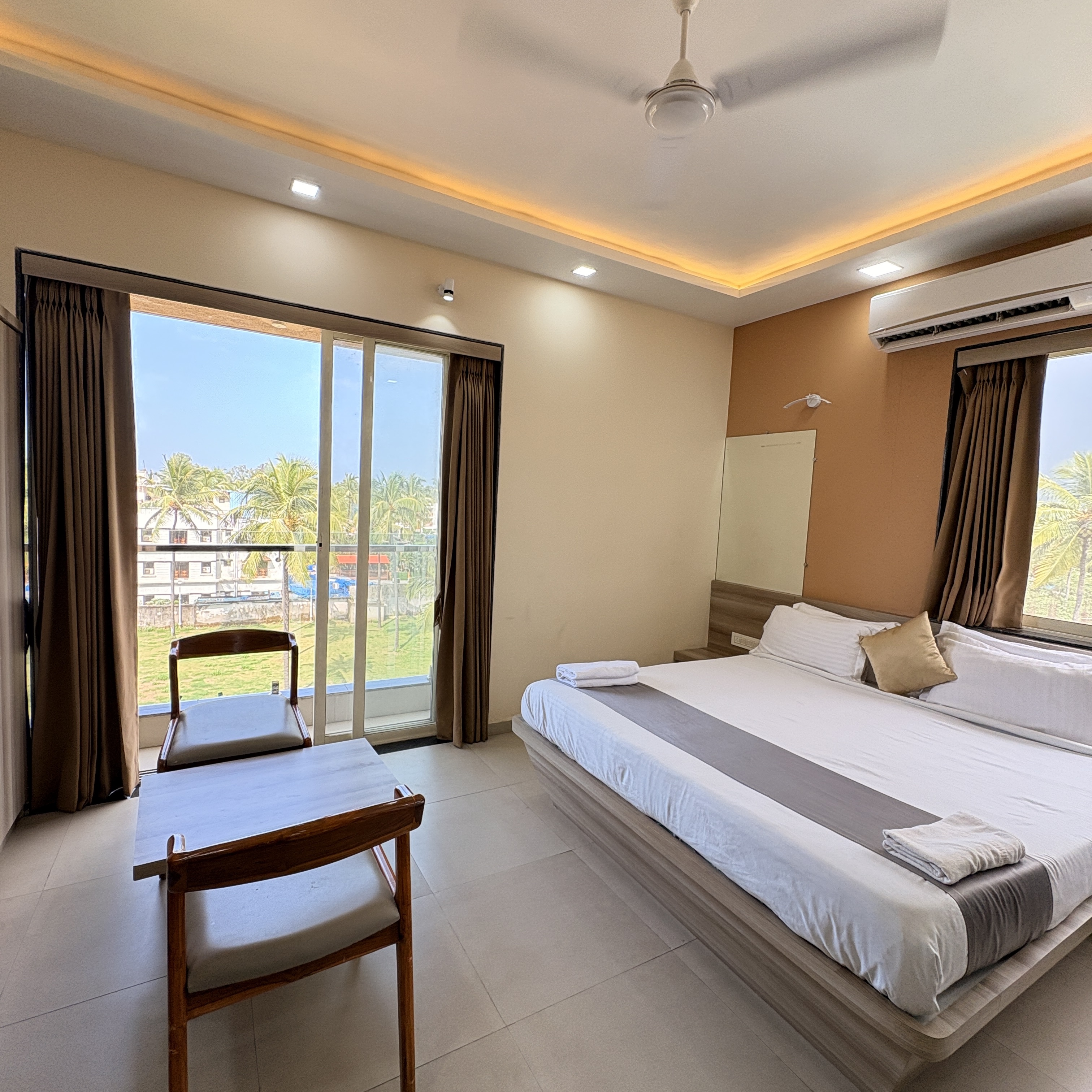 Avron Beach Resort Daman — pool, rooms, dining and beach views (photo 7)